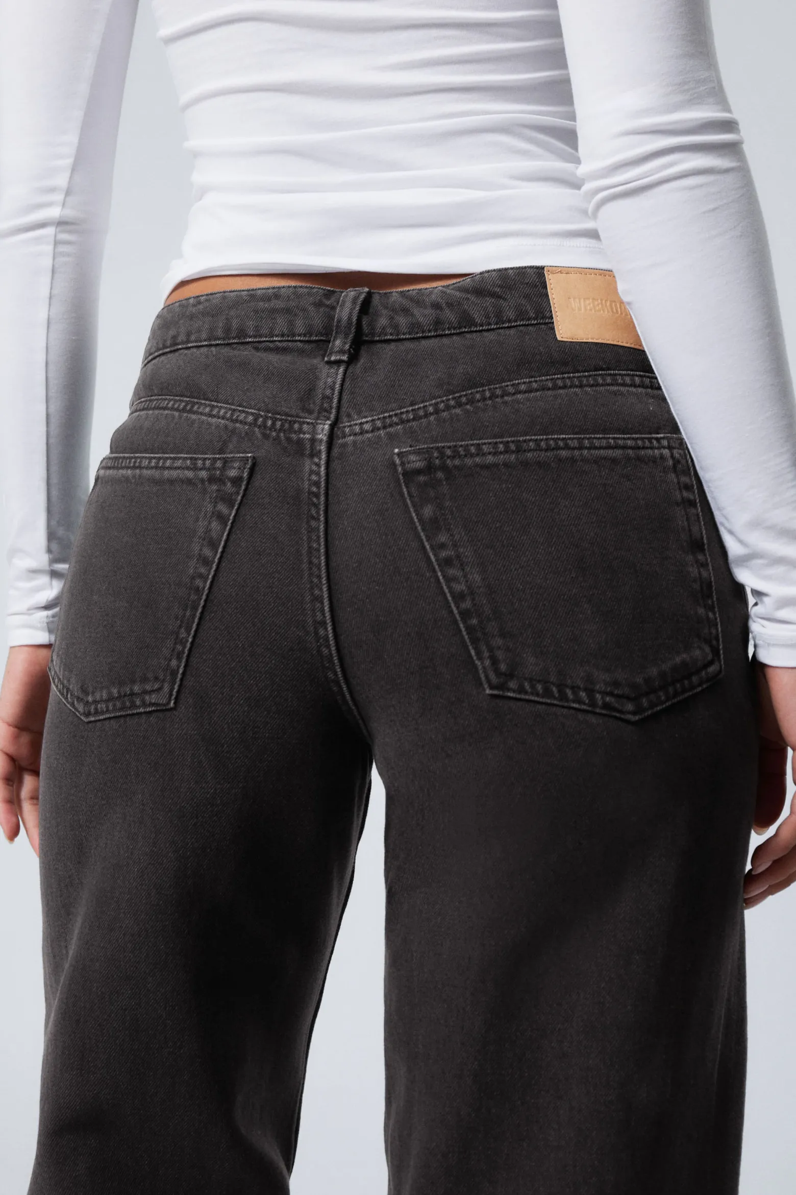 AMPLE LOW WAIST LOOSE WIDE LEG JEANS|Weekday Shop