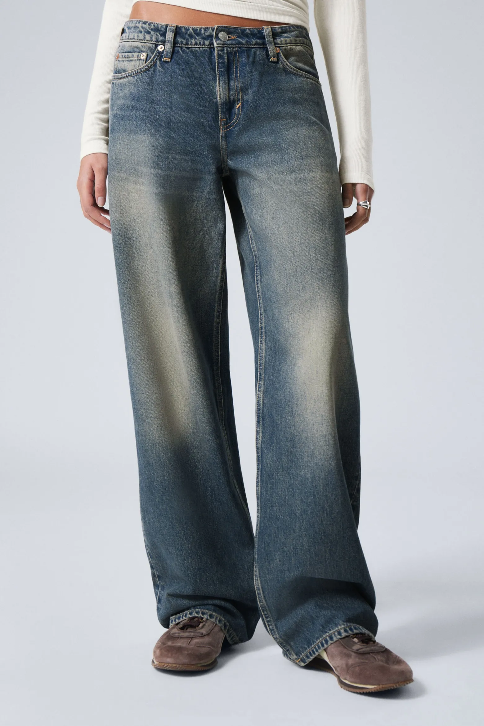 AMPLE LOW WAIST LOOSE WIDE LEG JEANS|Weekday Cheap