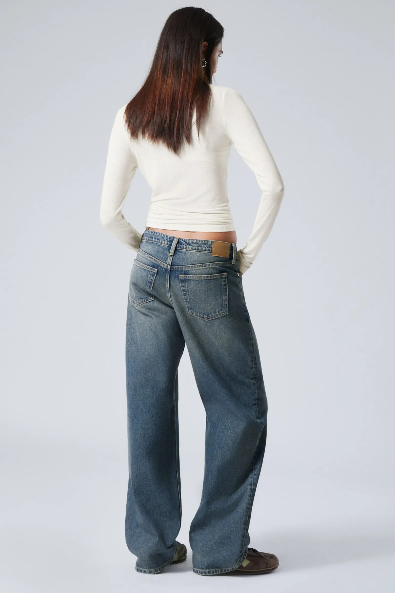 AMPLE LOW WAIST LOOSE WIDE LEG JEANS|Weekday Cheap