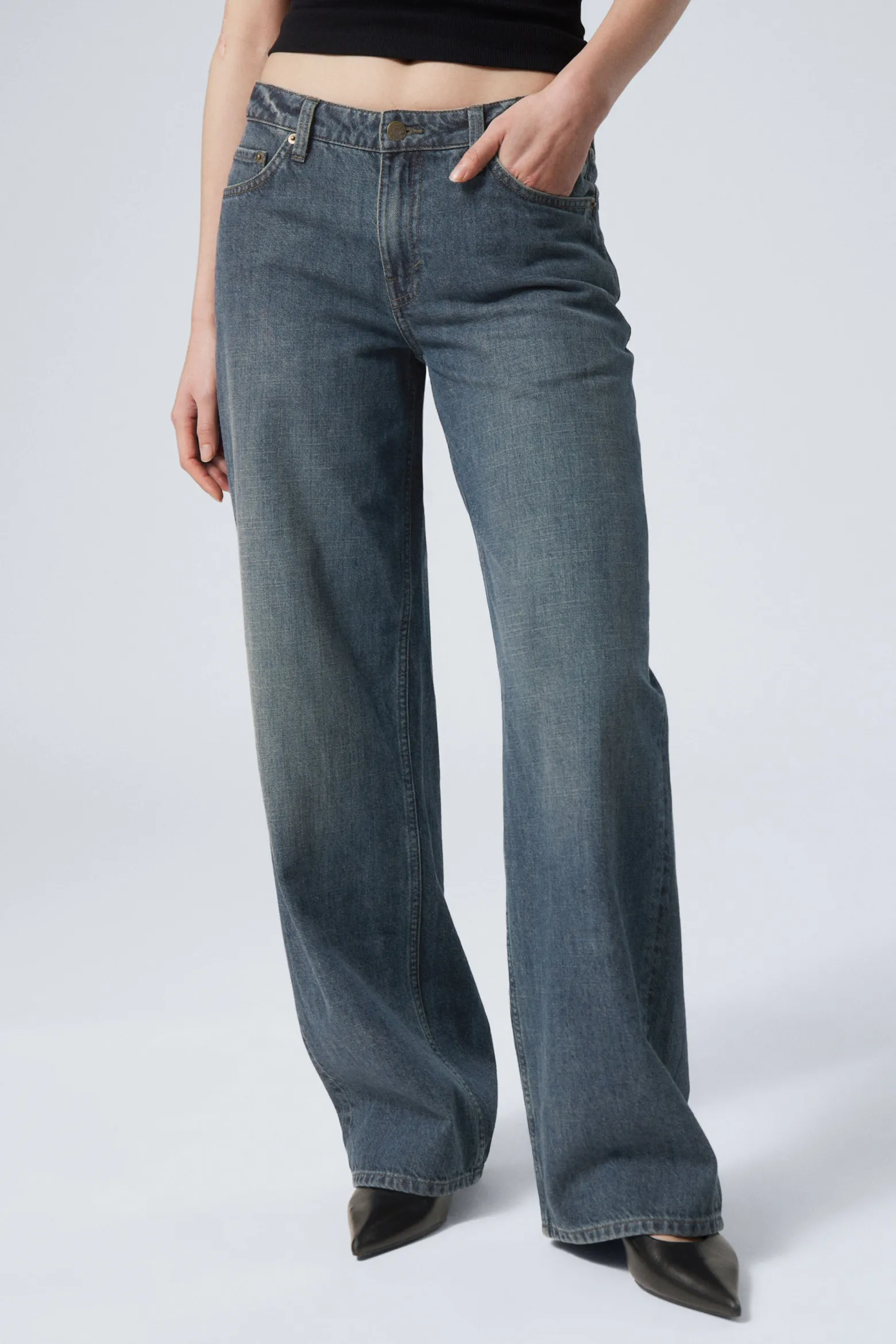 AMPLE LOW WAIST LOOSE WIDE LEG JEANS|Weekday Shop