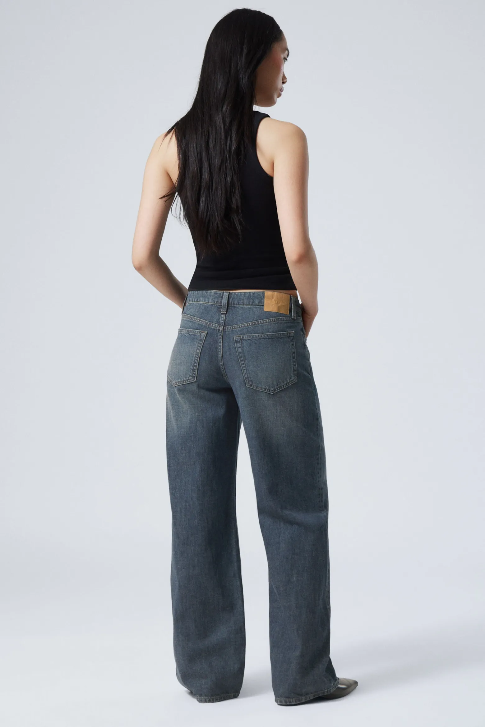 AMPLE LOW WAIST LOOSE WIDE LEG JEANS|Weekday Shop