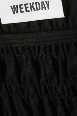ANNIE – GESMOKTES TOP MIT U-BOOT-AUSSCHNITT|Weekday Online