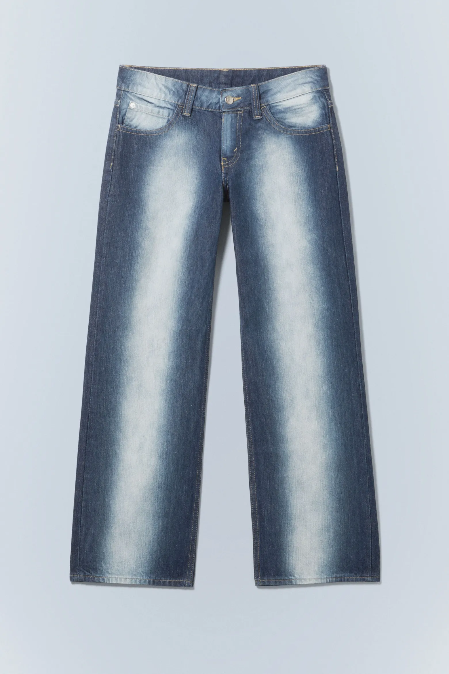 ANTI – JEANS MIT NIEDRIGER TAILLE UND GERADEM BEIN|Weekday Shop