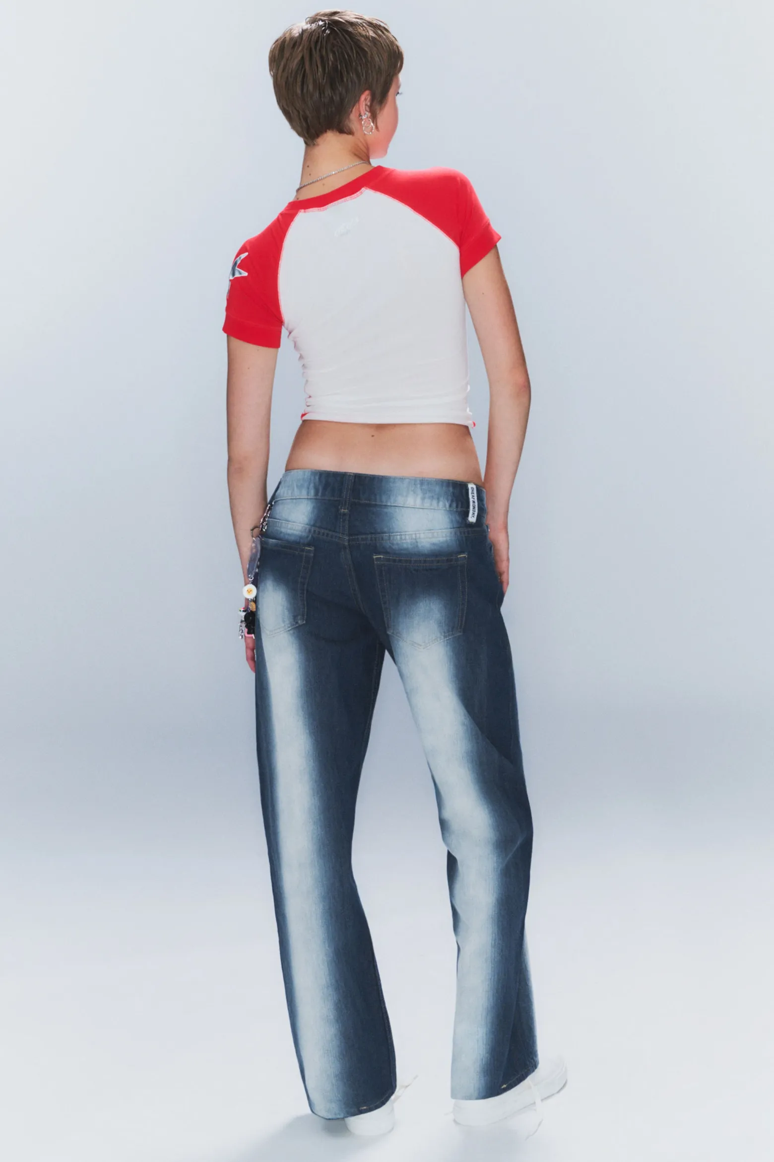 ANTI – JEANS MIT NIEDRIGER TAILLE UND GERADEM BEIN|Weekday Shop