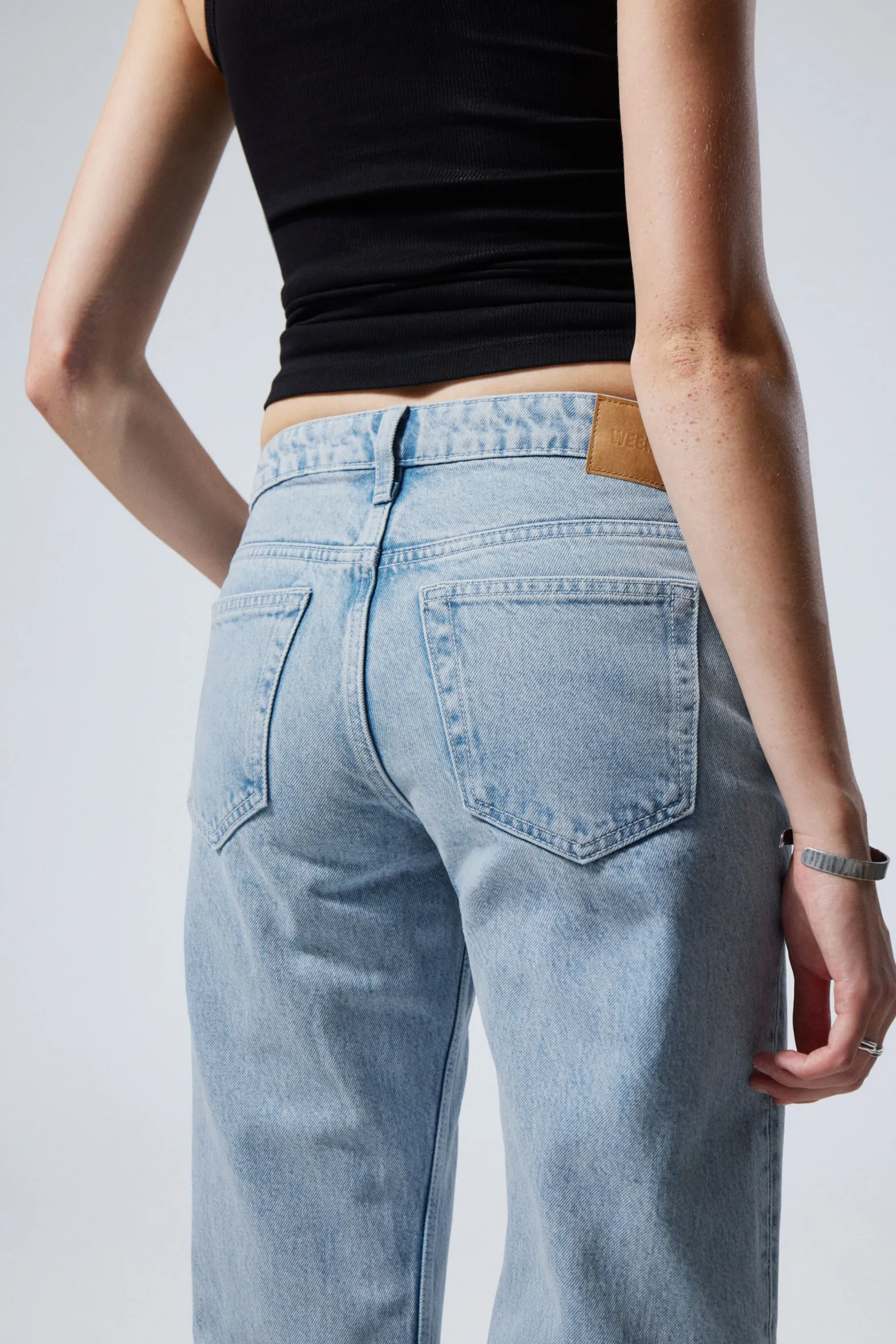 ARROW LOW WAIST REGULAR STRAIGHT LEG JEANS|Weekday Clearance
