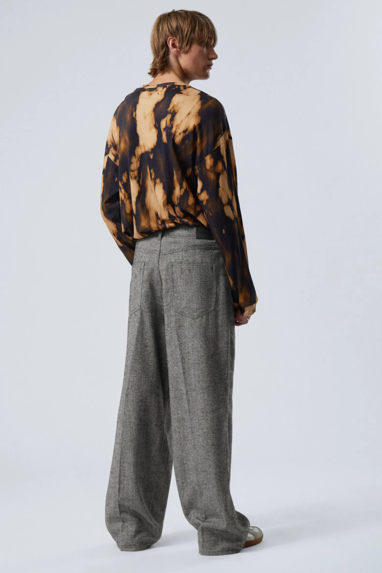 ASTRO – BAGGY-HOSE MIT FISCHGRÄTMUSTER|Weekday Cheap