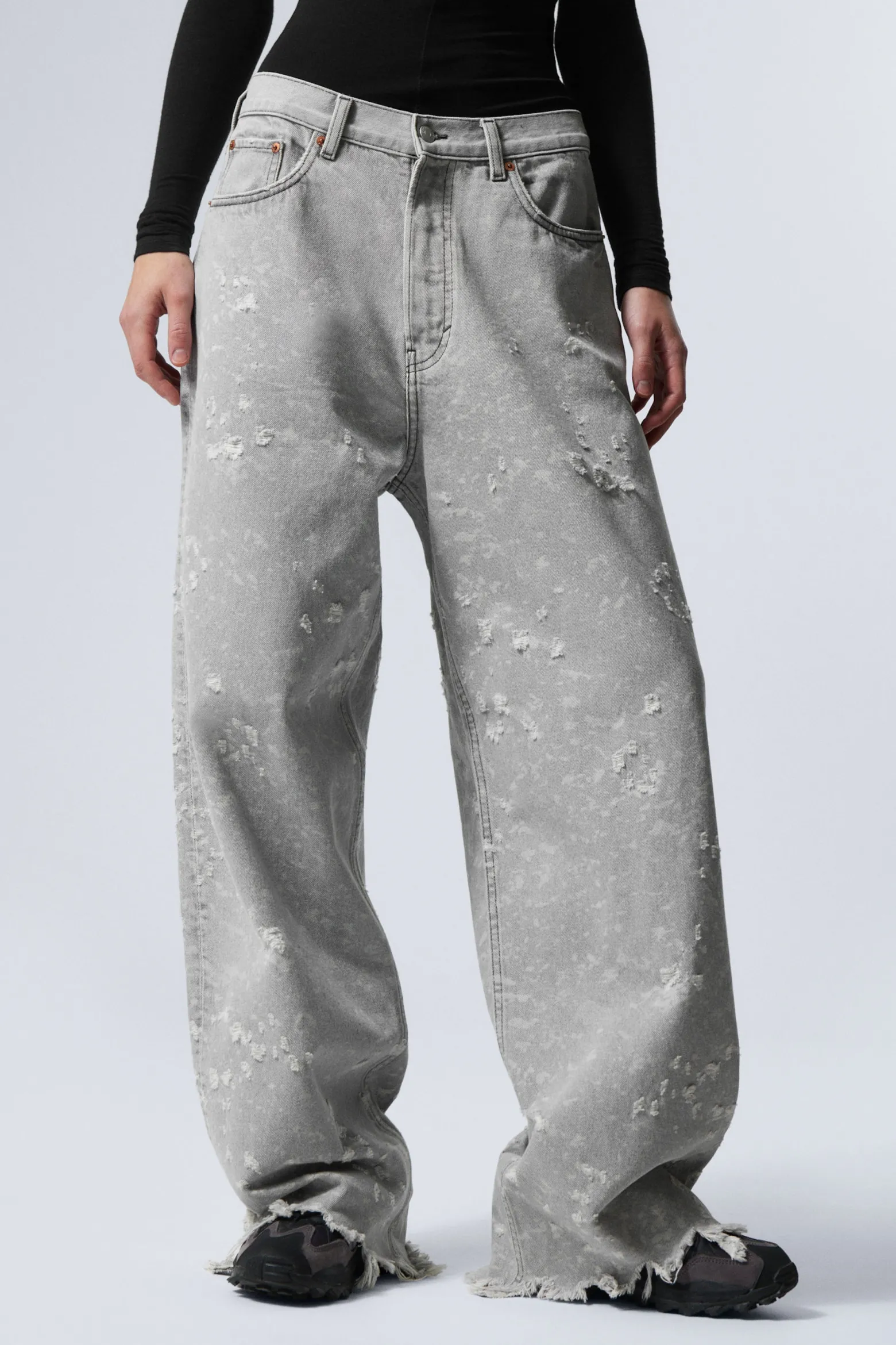 ASTRO – WEIT GESCHNITTENE TRASH-JEANS|Weekday Clearance