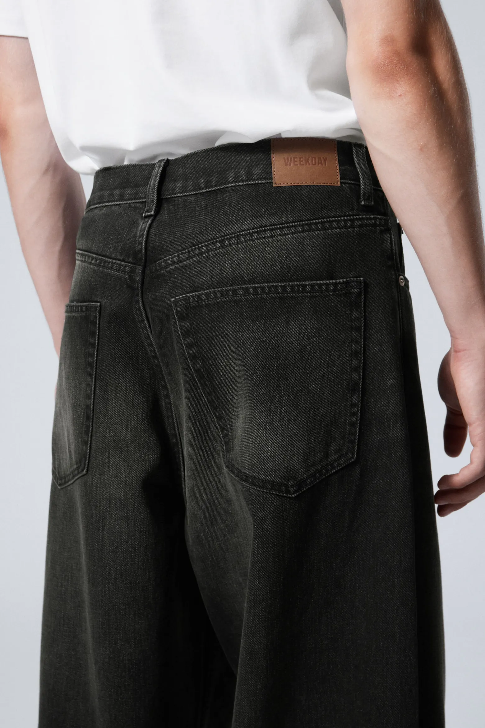 ASTRO LOOSE BAGGY LEG JEANS|Weekday Store