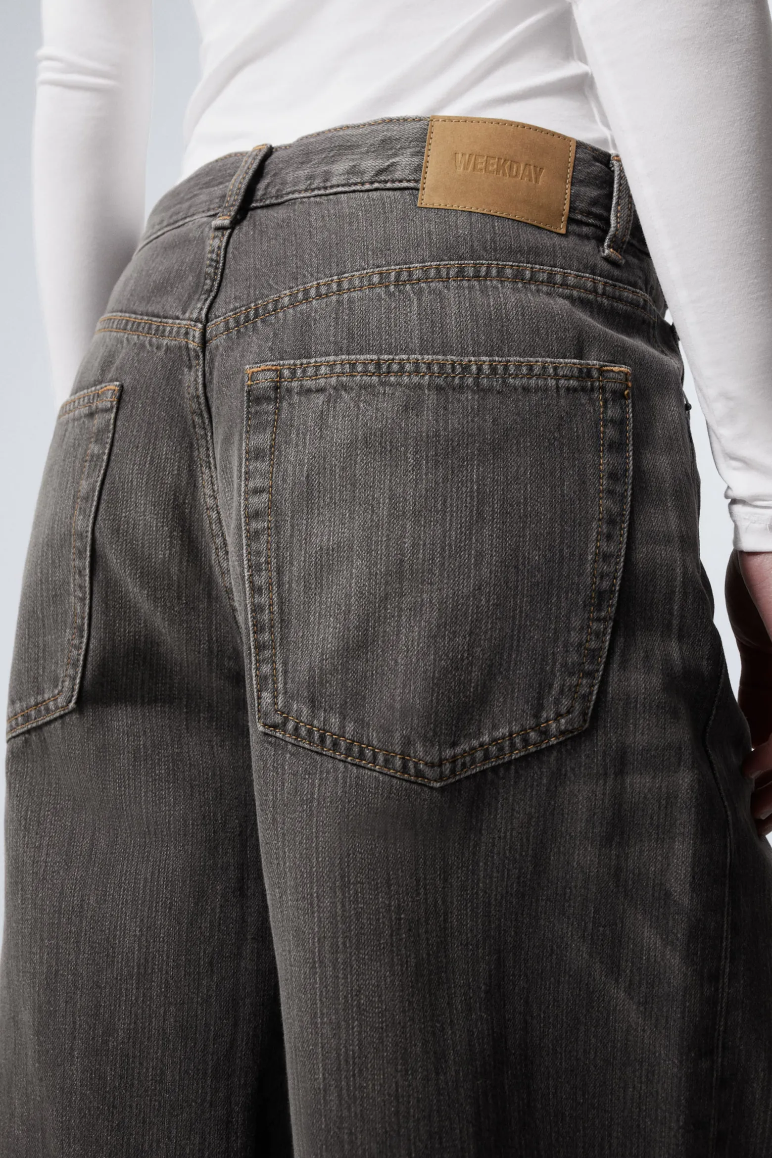 ASTRO LOOSE BAGGY LEG JEANS|Weekday Store