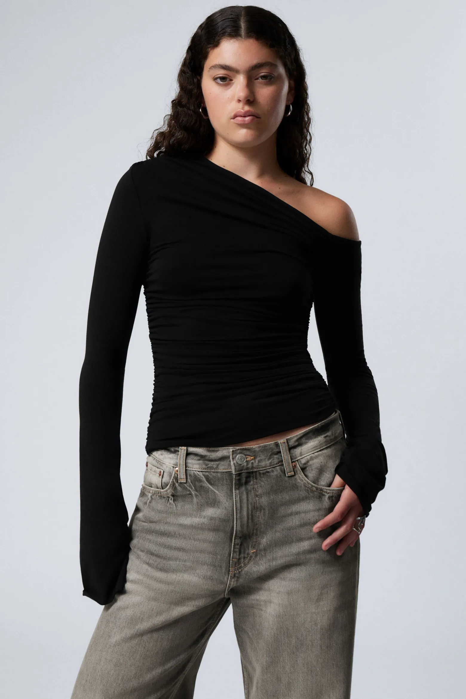 ASYMMETRISCHES DRAPE-TOP AUS LYOCELL|Weekday Shop