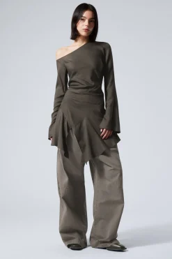 ASYMMETRISCHES MINIKLEID MIT LANGEN ÄRMELN|Weekday Sale