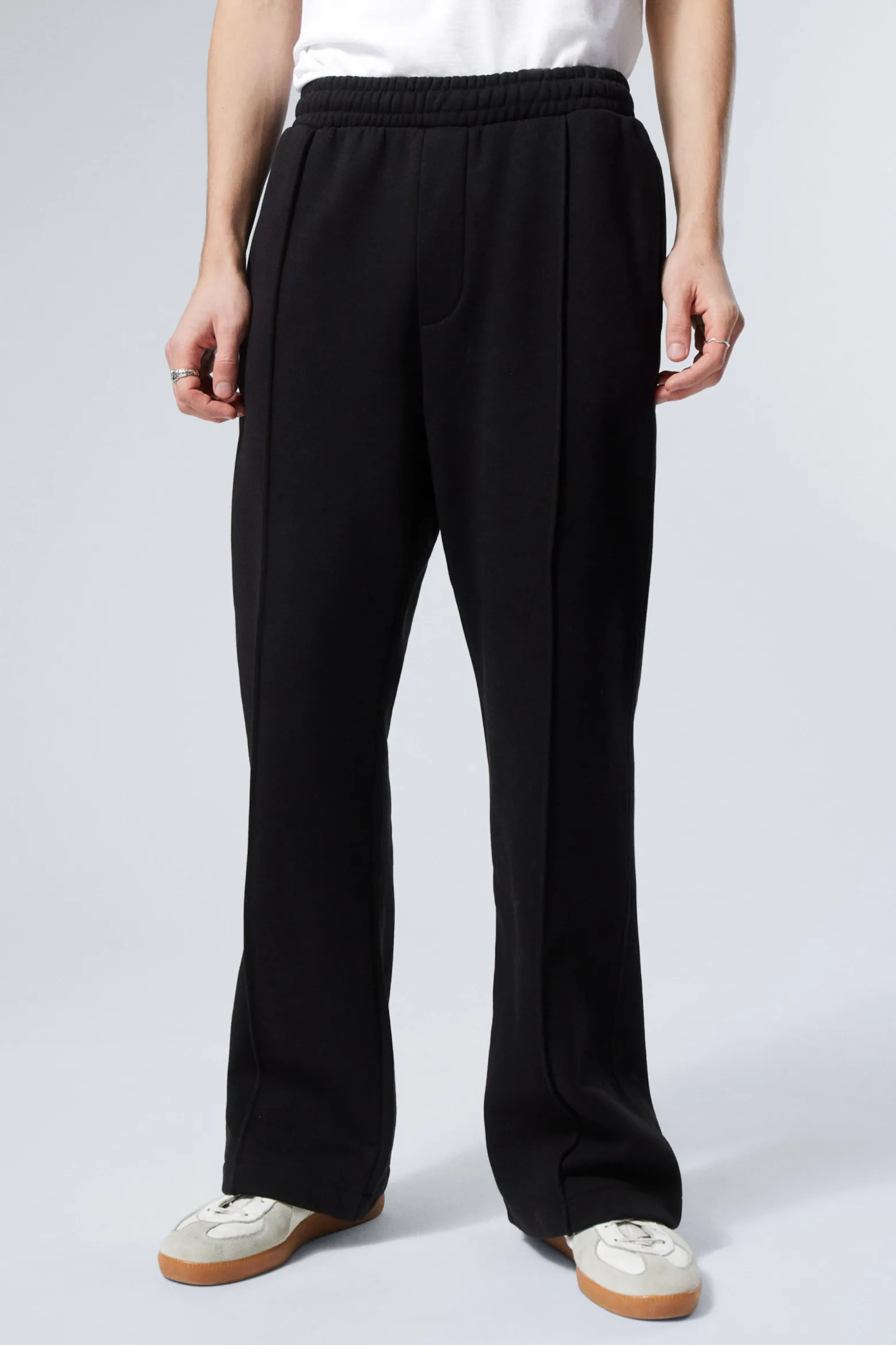 AUSGESTELLTE, LOCKER SITZENDE SWEATPANTS|Weekday Cheap