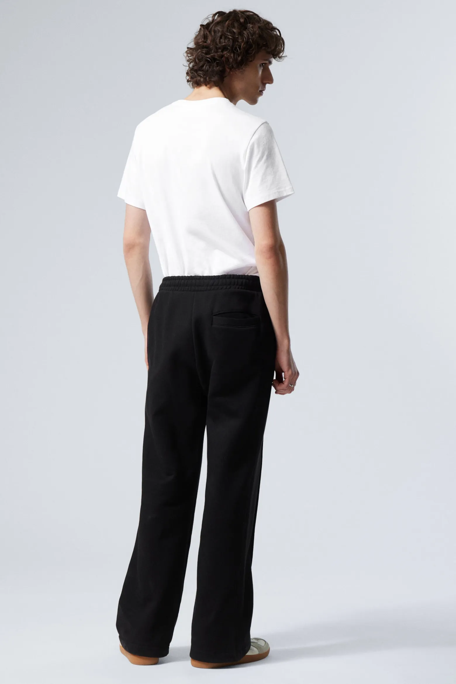 AUSGESTELLTE, LOCKER SITZENDE SWEATPANTS|Weekday Cheap