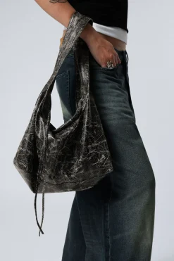 BESCHICHTETE RECHTECKIGE SCHULTERTASCHE|Weekday Outlet