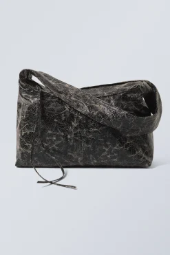 BESCHICHTETE RECHTECKIGE SCHULTERTASCHE|Weekday Outlet