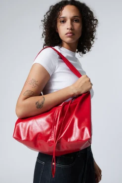 BESCHICHTETE RECHTECKIGE SCHULTERTASCHE|Weekday New