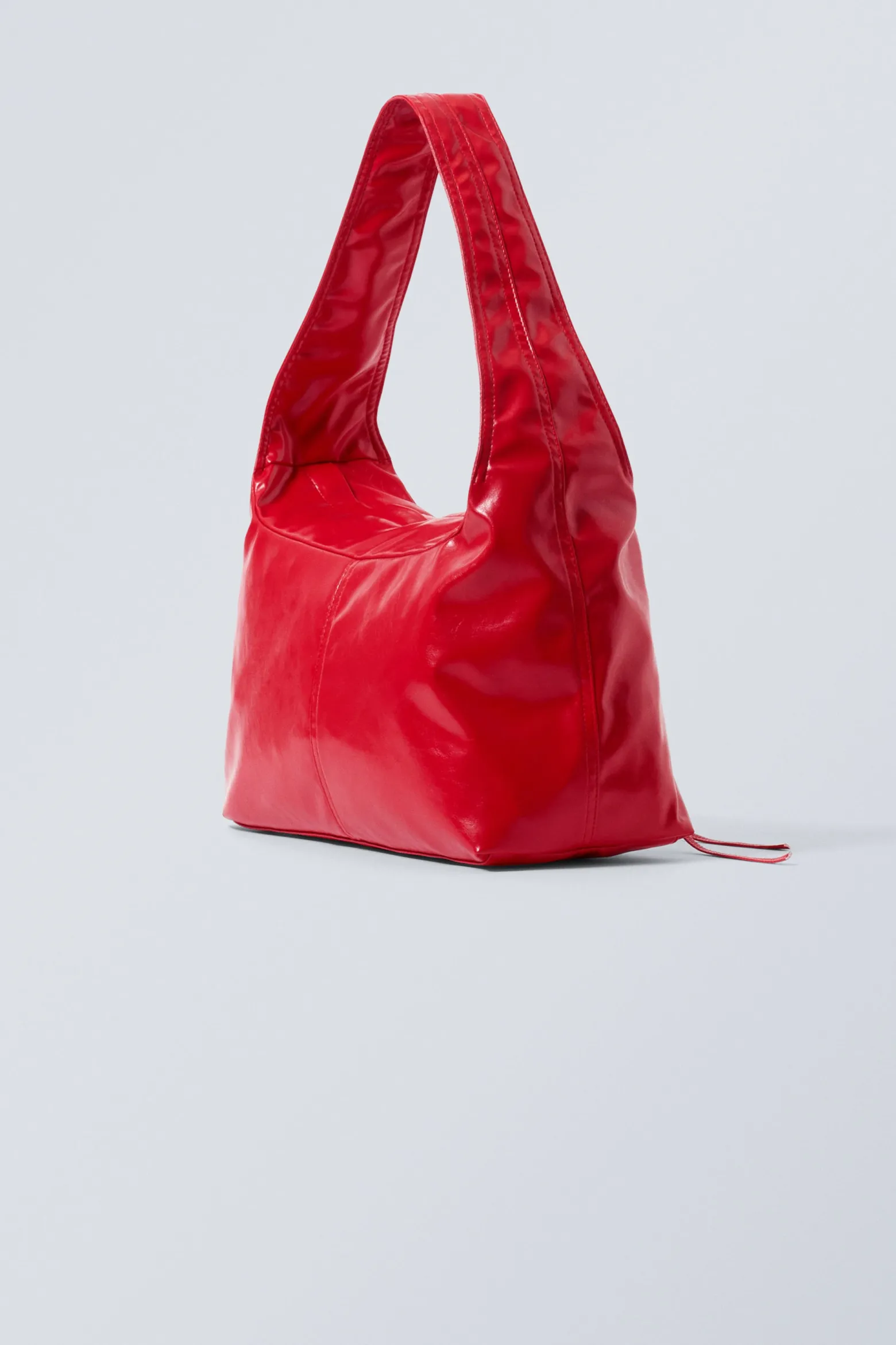 BESCHICHTETE RECHTECKIGE SCHULTERTASCHE|Weekday New