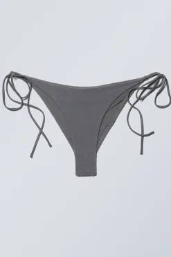 BIKINIHOSE AUS FROTTEESTOFF MIT RIEMCHEN|Weekday Discount