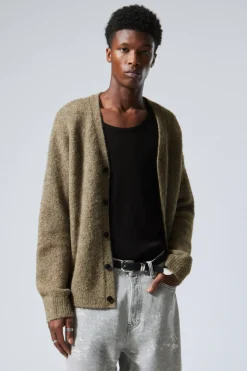 ENTSPANNTE STRICKJACKE AUS EINER WOLLMISCHUNG|Weekday Outlet