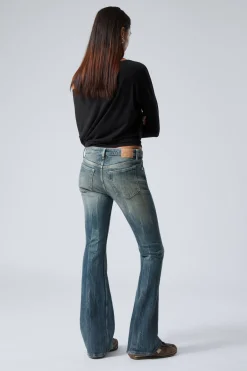 FLAME LOW WAIST SLIM FLARED LEG JEANS|Weekday Cheap