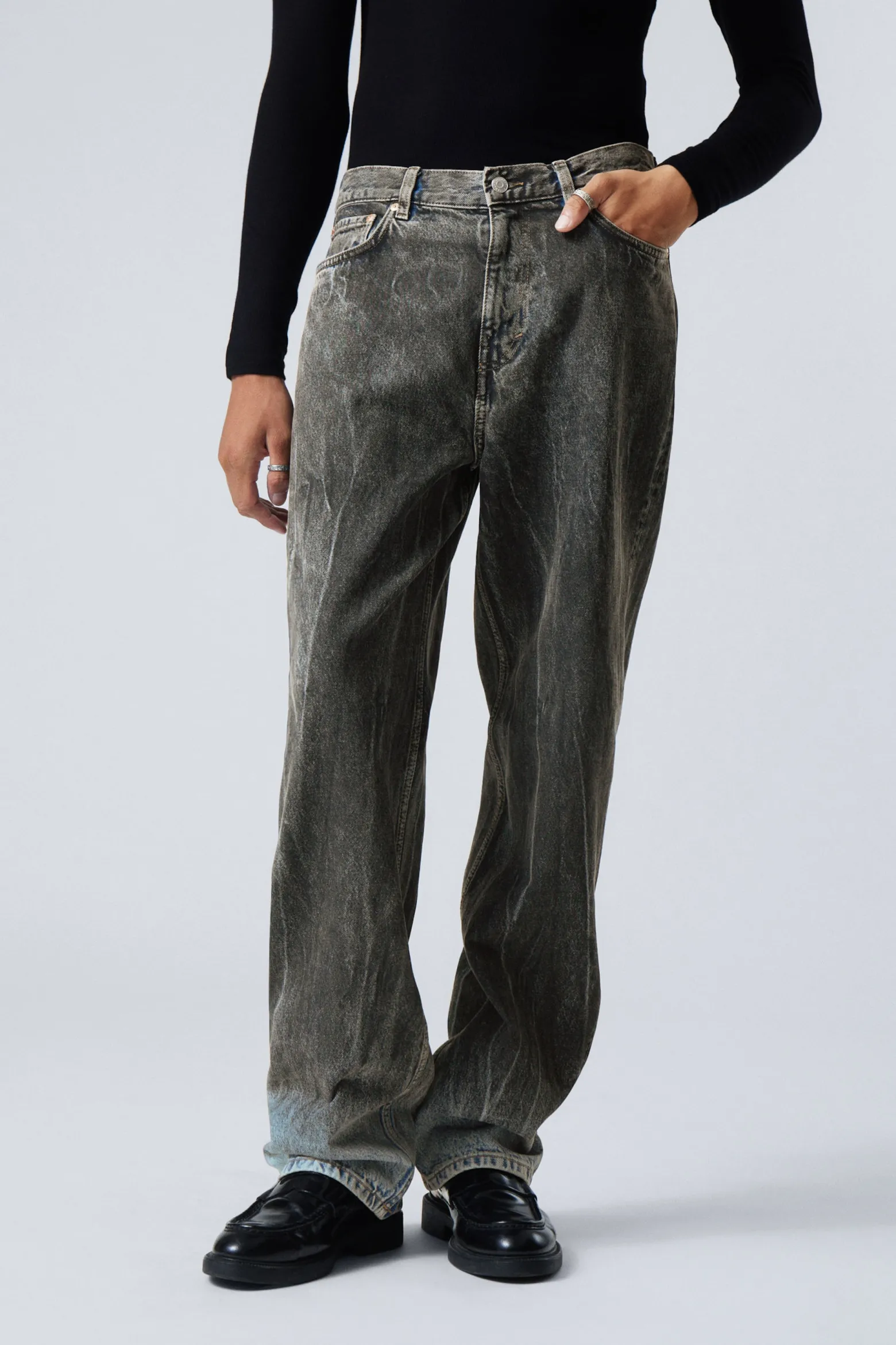 GALAXY – LOCKERE JEANS MIT GERADEM BEIN|Weekday Shop