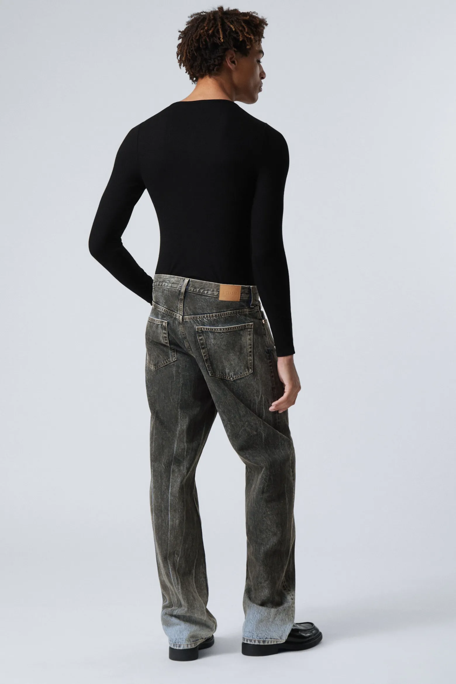 GALAXY – LOCKERE JEANS MIT GERADEM BEIN|Weekday Shop