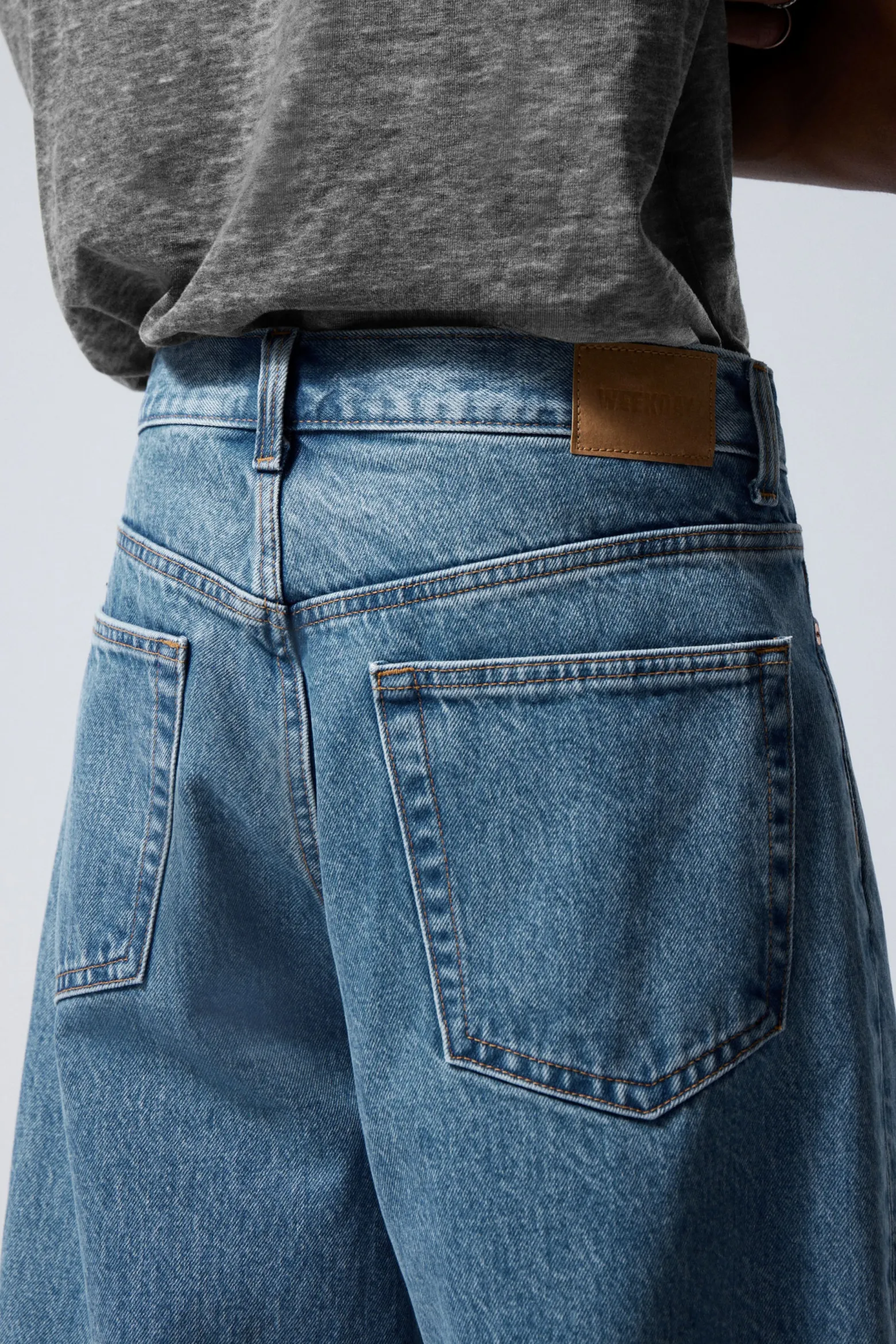 GALAXY LOOSE STRAIGHT LEG JEANS|Weekday Flash Sale