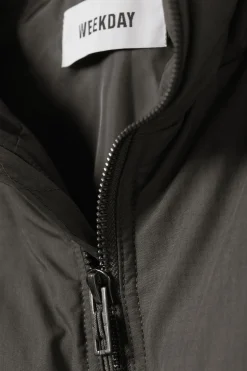 GEFÜTTERTE DAUNENJACKE MIT KAPUZE|Weekday Outlet
