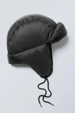 GEFÜTTERTE FLAP-CAP AUS RECYCELTEN DAUNEN|Weekday Best