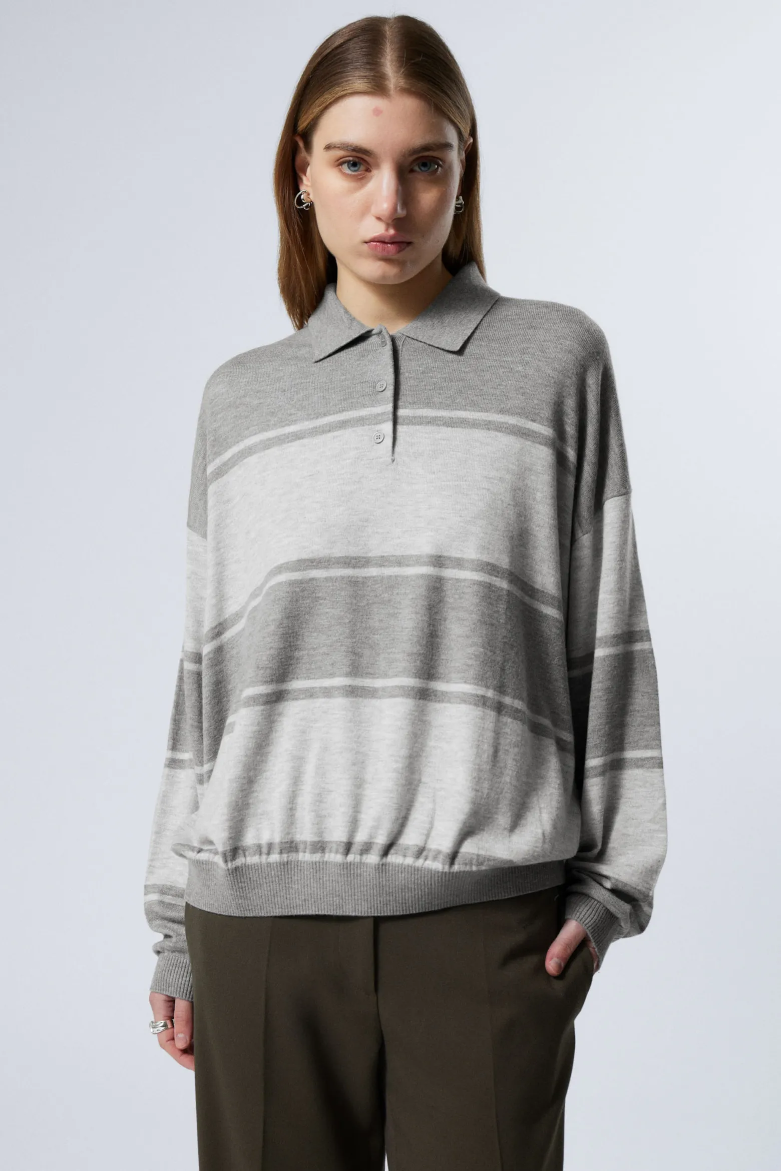 GESTRICKTER PIQUÉ-PULLOVER MIT LOCKERER PASSFORM|Weekday Cheap