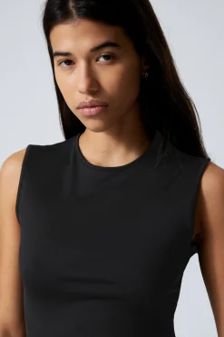 GLATTES, ENG ANLIEGENDES TANKTOP|Weekday Online