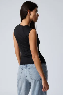 GLATTES, ENG ANLIEGENDES TANKTOP|Weekday Online