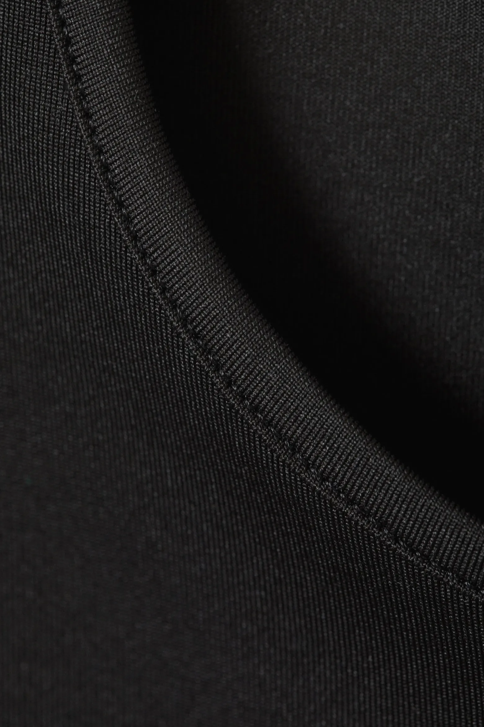 GLATTES, ENG ANLIEGENDES TANKTOP|Weekday Online