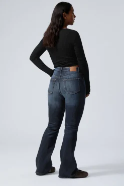 GLOW CURVE HIGH WAISTED REGULAR FLARED LEG JEANS|Weekday Discount