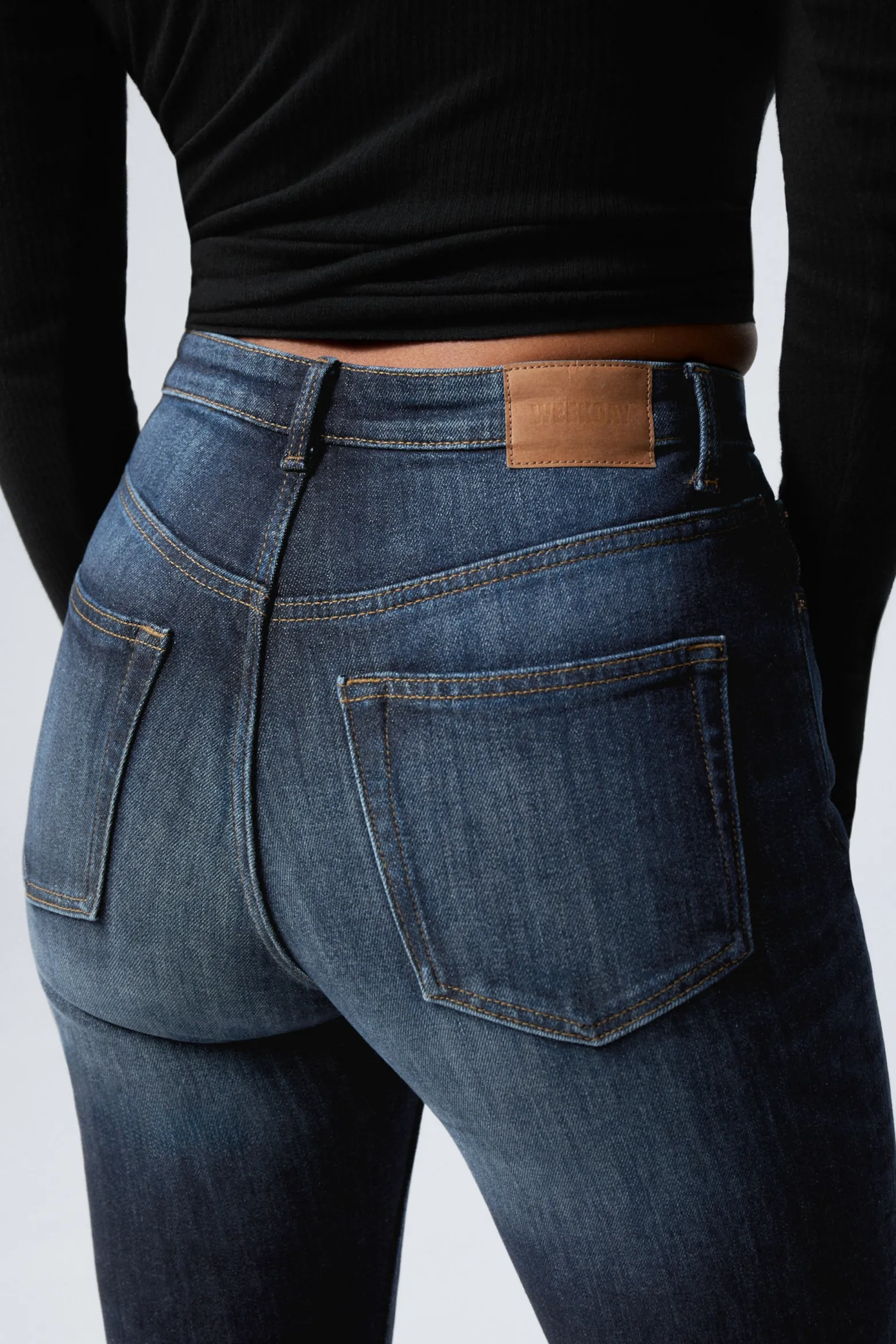GLOW CURVE HIGH WAISTED REGULAR FLARED LEG JEANS|Weekday Discount
