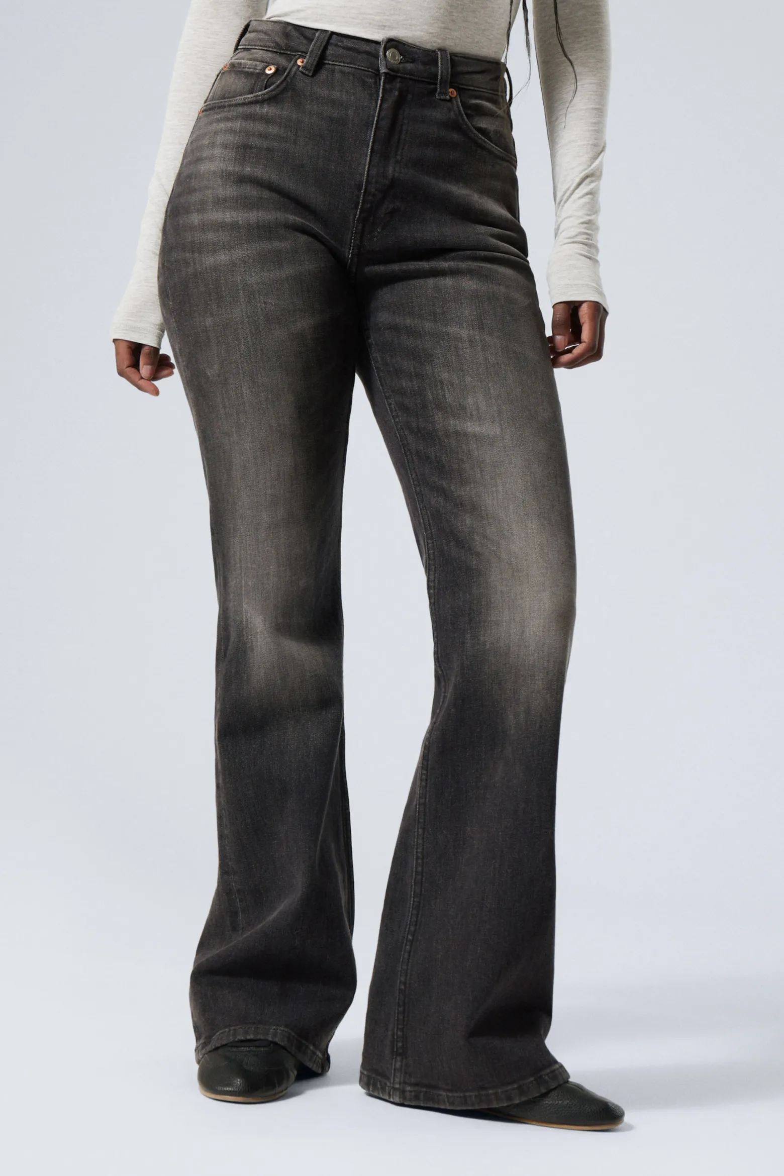 GLOW CURVE HIGH WAISTED REGULAR FLARED LEG JEANS|Weekday Online