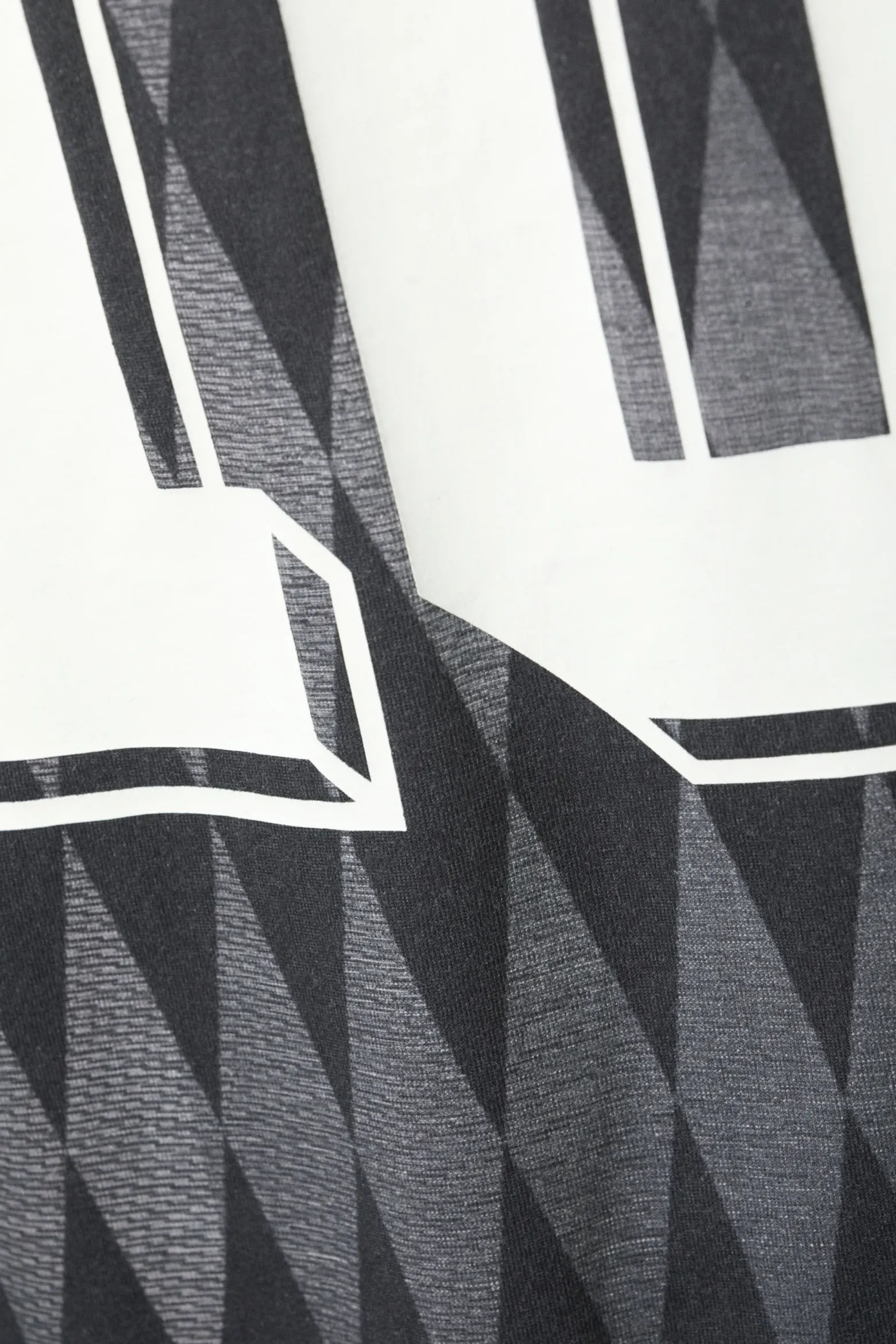 GRAPHIC-LONGSLEEVE MIT LOCKERER PASSFORM|Weekday Sale
