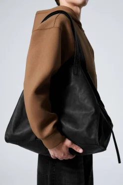 GROSSE TRAGETASCHE AUS KUNSTLEDER|Weekday Discount