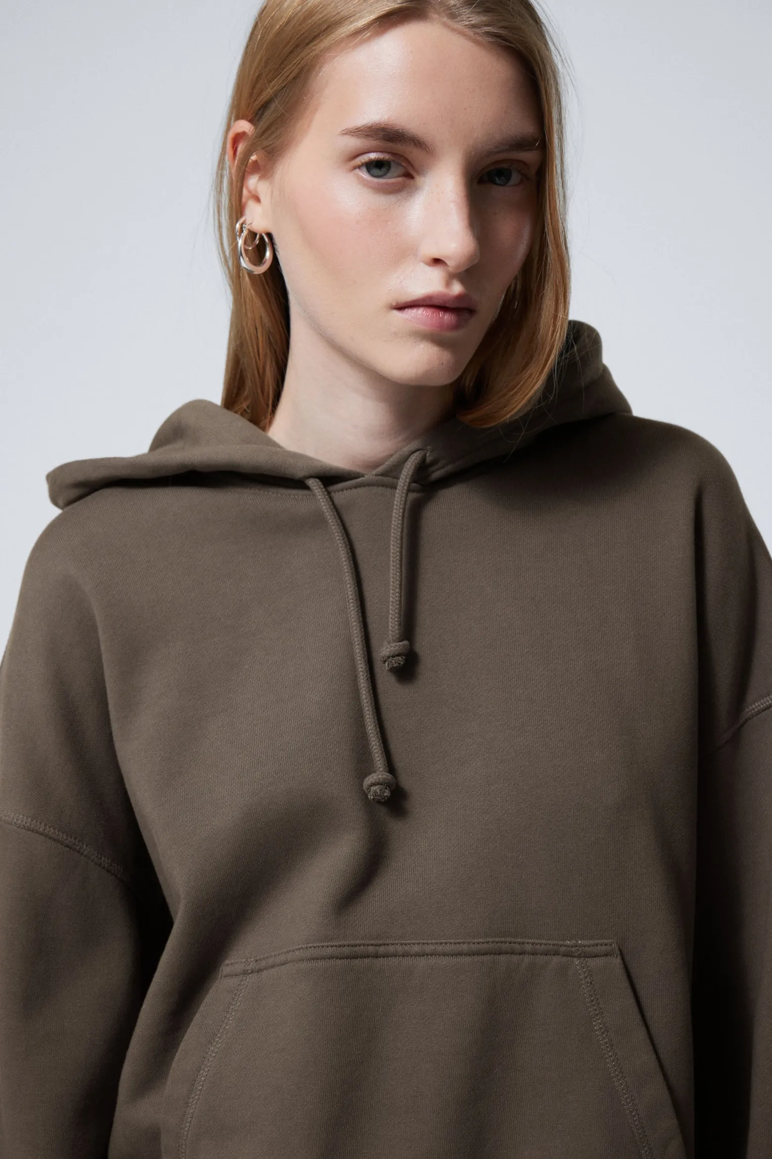 HEAVYWEIGHT-HOODIE MIT LOCKERER PASSFORM|Weekday Discount