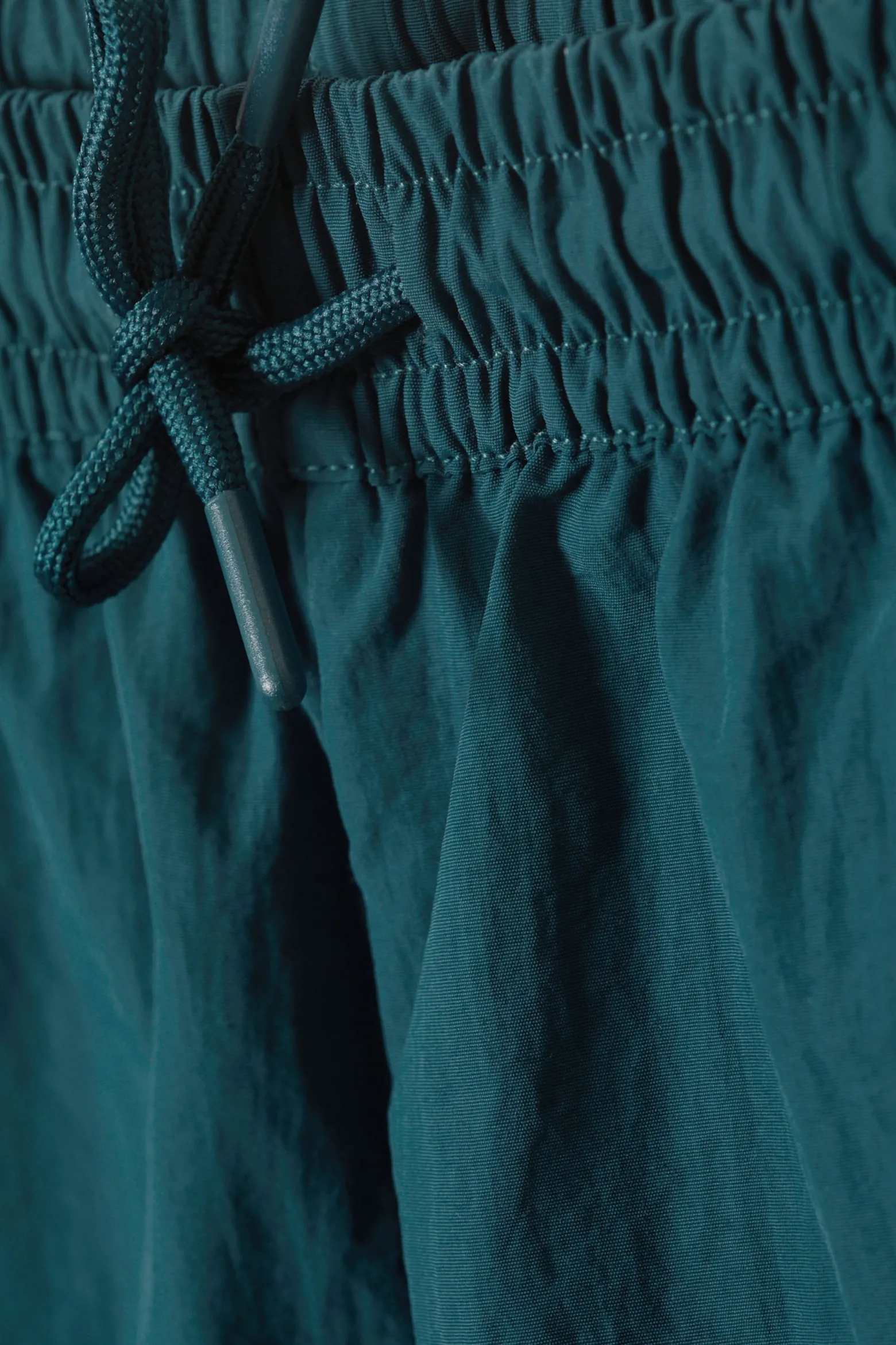 HELLBRAUNE BADESHORTS TAN MIT STRUKTURMUSTER|Weekday Clearance