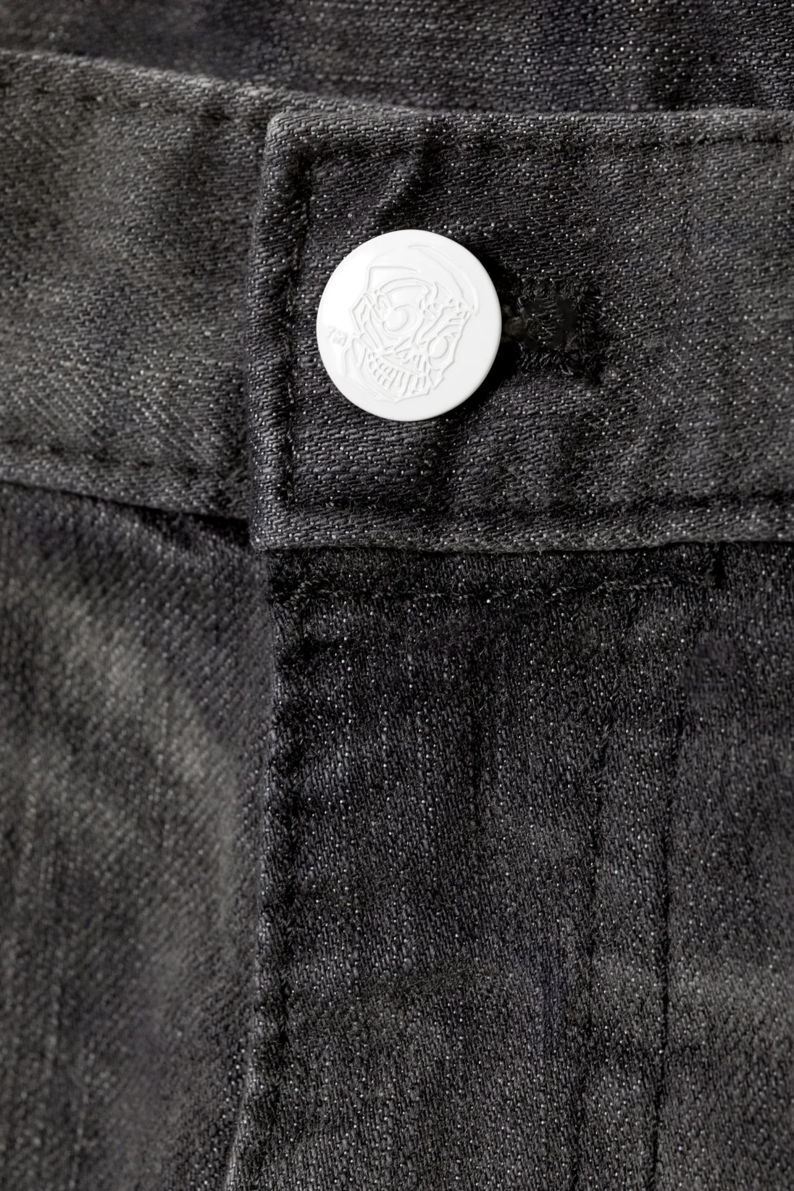 ISSUE –TAPERED JEANS MIT NIEDRIGER TAILLE|Weekday Shop