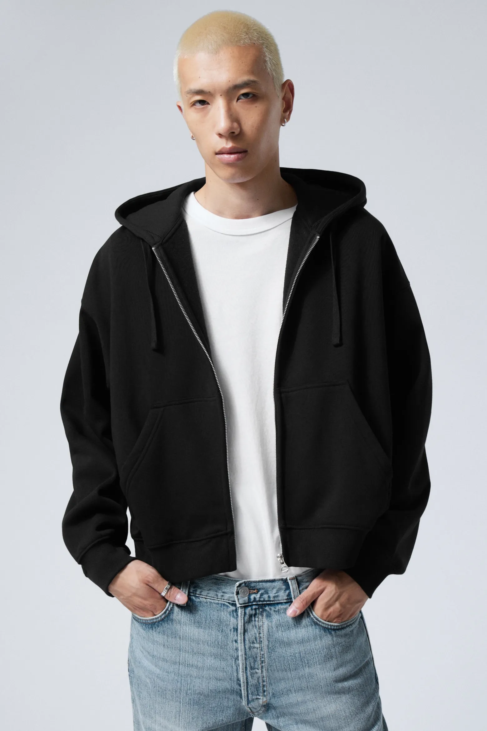 KASTIGER, MITTELSCHWERER HOODIE MIT REISSVERSCHLUSS|Weekday Fashion