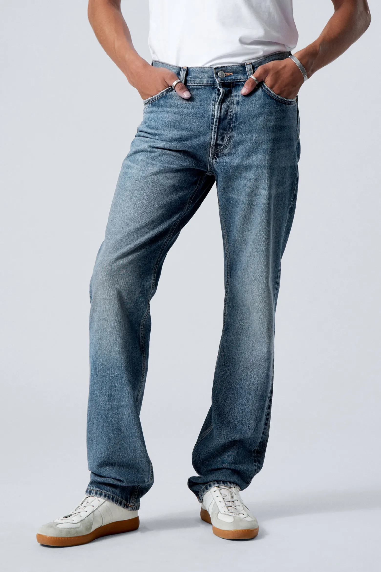KLEAN REGULAR STRAIGHT LEG JEANS|Weekday Store