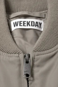 KURZ GESCHNITTENE BOMBERJACKE|Weekday Clearance