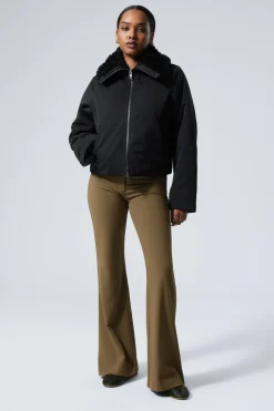 KURZE JACKE MIT PELZKRAGEN|Weekday Discount