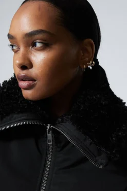 KURZE JACKE MIT PELZKRAGEN|Weekday Discount