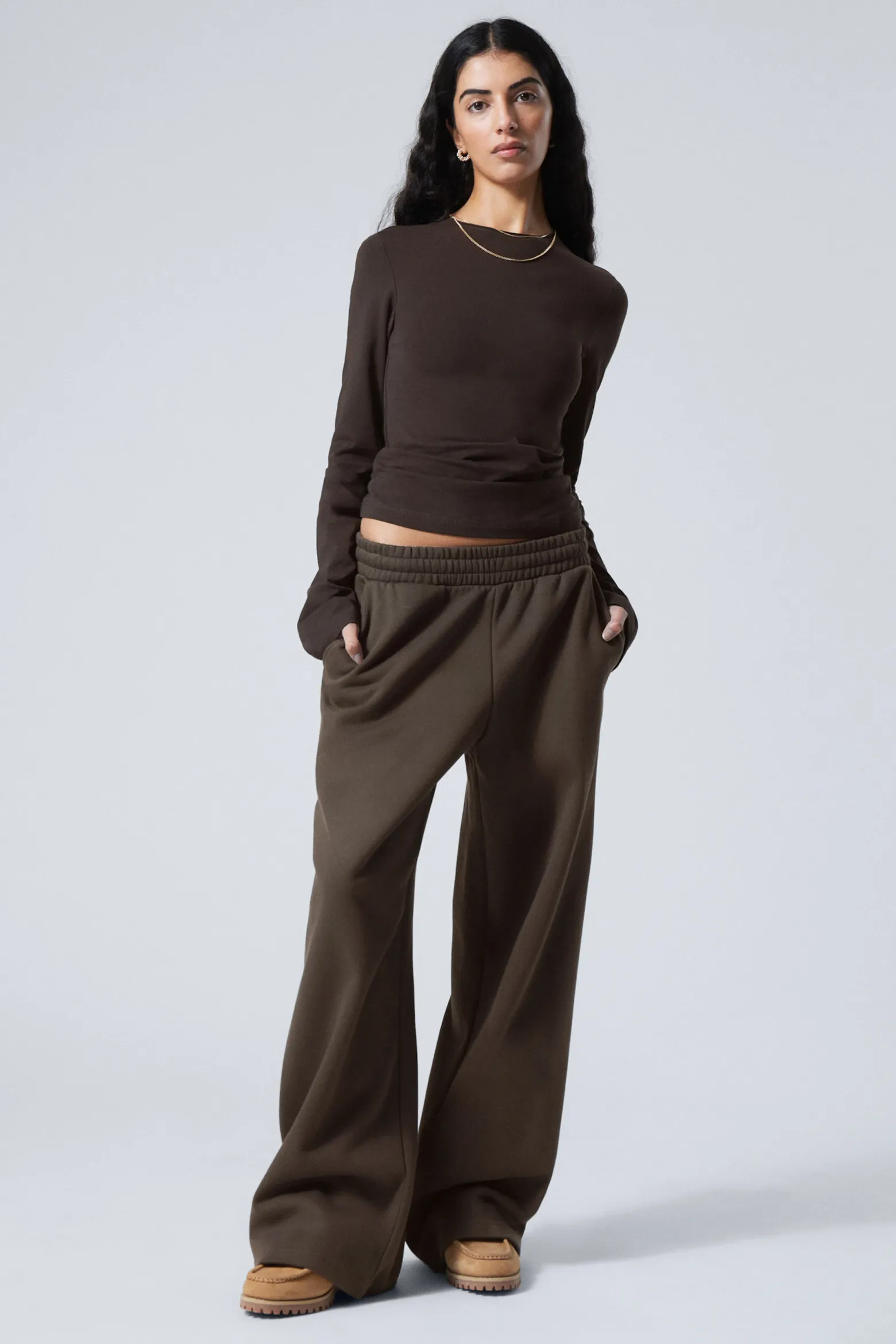LANGE, SCHWERE SWEATPANTS IN LOCKERER PASSFORM|Weekday Clearance