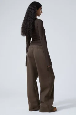 LANGE, SCHWERE SWEATPANTS IN LOCKERER PASSFORM|Weekday Clearance