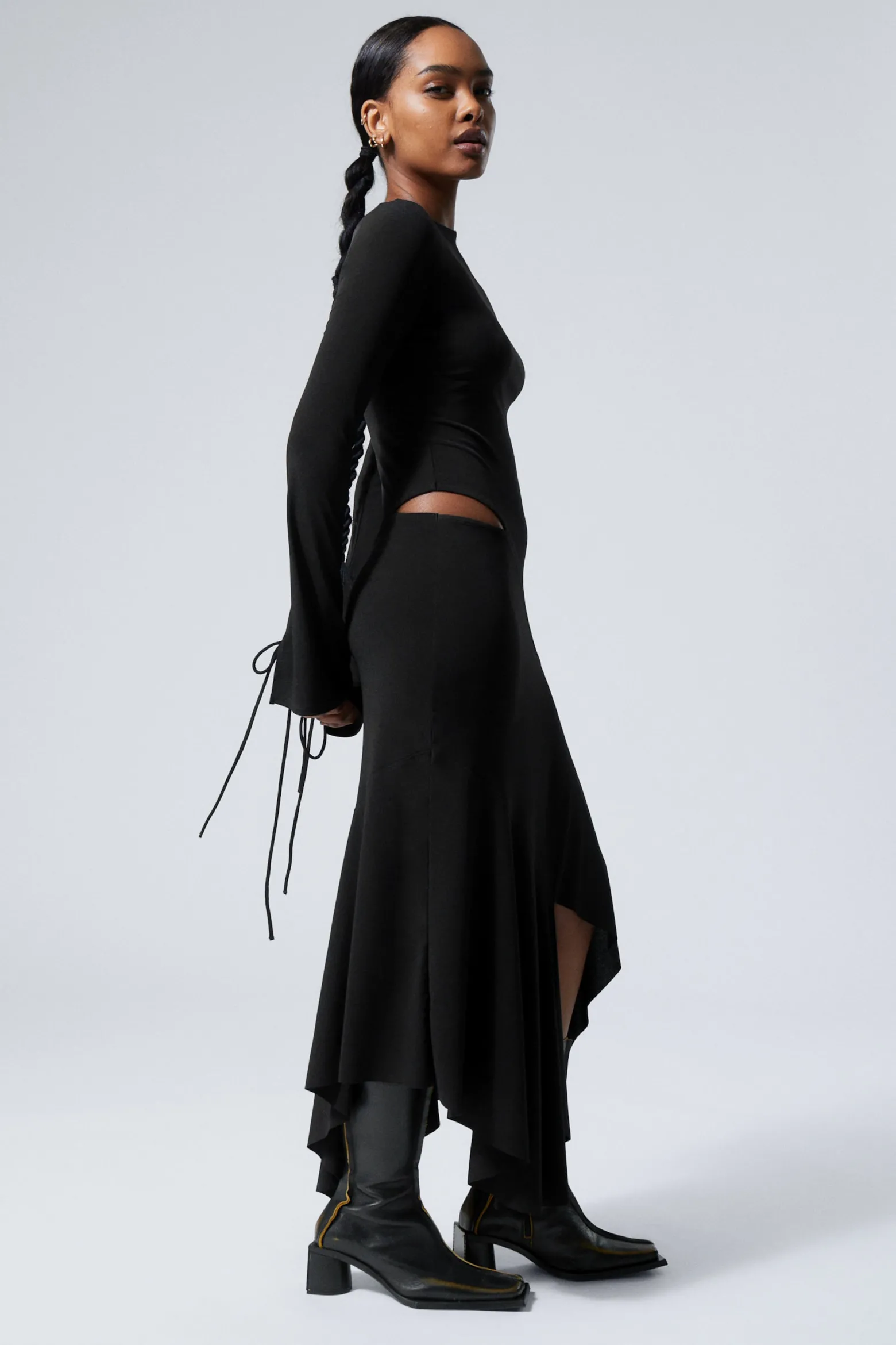 LANGÄRMELIGES, ASYMMETRISCHES DRAPÉ-KLEID|Weekday Store