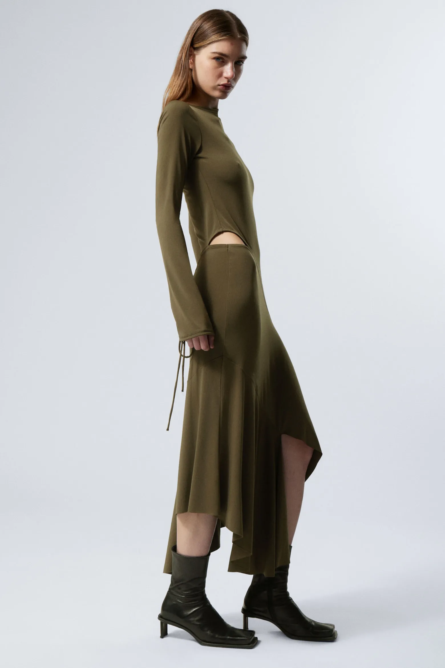 LANGÄRMELIGES, ASYMMETRISCHES DRAPÉ-KLEID|Weekday Best